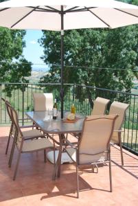 Casa Con Vista Holiday Rentals, Wisteria