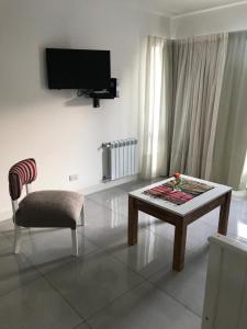 Dpto 4 personas a estrenar, con cochera para 2 autos