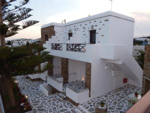 Classic seaside apartment in Tinos