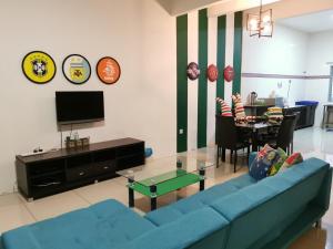 The Woodz Homestay - 2 Storey Landed House