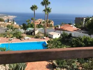 CASA-B- pequeño conjunto adosados - La Caleta-Guardia