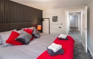 2 Bedrooms Sleeps 7 Near Top Blackpool Attractions