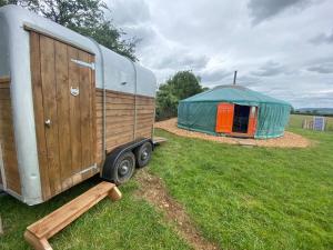 Beautiful Rural Yurt with Wood Fired hot tub