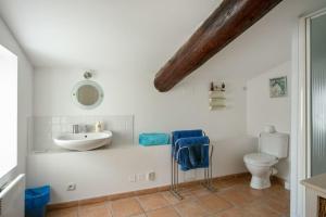 Maisons de vacances Marseillan 18th Century 2-Bed House Sleeps 6 : photos des chambres