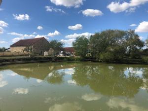 Maisons de vacances Private Lake - Pool - Tour de France Route : photos des chambres