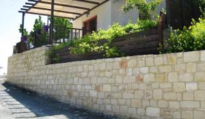 Family House with Pool in Kritou Tera