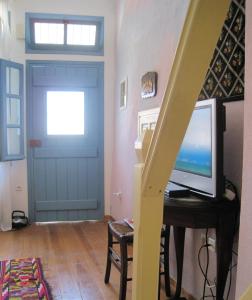 House with one bedroom in Skyros with wonderful mountain view furnished terrace and WiFi 4 Skyros Greece