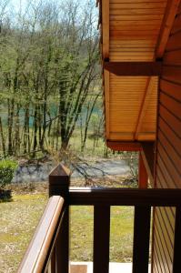 Maisons de vacances Maison de 2 chambres avec vue sur le lac piscine partagee et jardin amenage a Lachapelle Auzac : photos des chambres