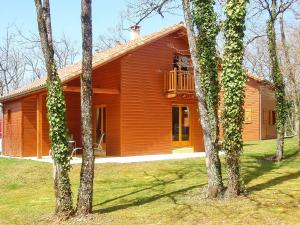 Maisons de vacances Maison de 2 chambres avec vue sur le lac piscine partagee et jardin amenage a Lachapelle Auzac : photos des chambres