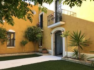 Spacious villa in Can Trabal with private pool and jacuzzi 980 m²