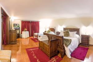 Majestic Manor in Valença with private pool