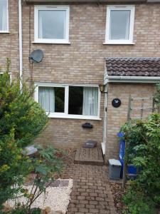 3-Bed Cottage Sleeps 4 20 mins to Northampton