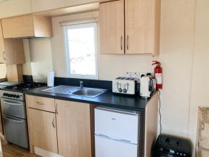 3 Bed Caravan-Sleeps 6-Pet Friendly-Near the Beach