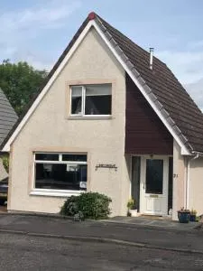 Limegrove Comfortable three bedroom house - Newmains