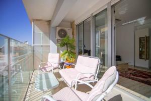 Beautiful Two Bedroom Apartment next to the beachfront