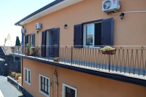 One bedroom appartement with furnished balcony and wifi at Nicolosi