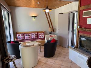 Maisons de vacances Chalet l'Arcange 2 a 8 personnes au calme bord riviere Lizon Franche Comte : photos des chambres