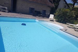 Villa spacieuse avec piscine à Aspin-en-Lavedan, vue montagne.