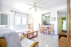 Sea View Apartment in Benalmádena, Shared Pool