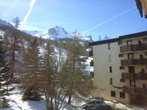 Appartements Charmant appartement a Enchastrayes 38 m² avec vue montagne : photos des chambres