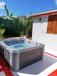 Maison charmante avec vue sur la mer à Petit-Canal + Jacuzzi - Richemont