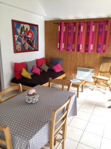 Chalets Chalet de 2 chambres avec jardin clos et wifi a Berville : photos des chambres