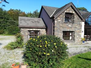 Lovely Sea View 2-Bed Apt in Rineen Sleeps 4