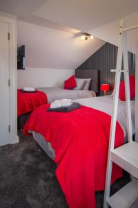 2 Bedrooms Sleeps 6 Near Top Blackpool Attractions
