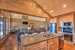 Luxurious Mountain Getaway with Game Room and Hot Tub!