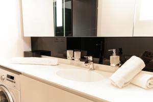 Appartements Les Sorbiers - Apartment 2 bedrooms top floor - parking & terrace : photos des chambres