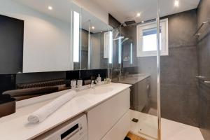 Appartements Les Sorbiers - Apartment 2 bedrooms top floor - parking & terrace : photos des chambres