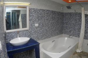 Royal Penguin Boutique Hotel & Spa