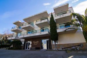 Agi Rescator Apartments