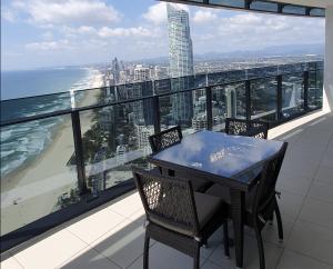 High-End Apartment in the Soul of Surfers Paradise