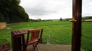 Unique Off- Grid Beehive Pod at Westcote Glamping