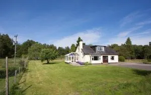 Juniper Hill Loch Achilty - Auchterneed