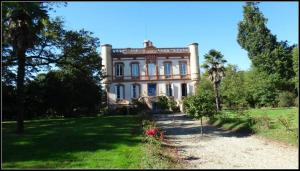 B&B / Chambres d'hotes Chateau Lagaillarde : photos des chambres