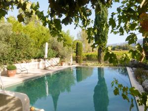 Appartement accueillant avec piscine à Oppède 70 m², vue montagne