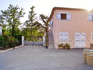 Maisons de vacances Maison de 2 chambres avec piscine partagee jardin clos et wifi a Callian a 2 km de la plage : photos des chambres