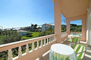 2 bedrooms appartement at Banjol 300 m away from the beach with sea view enclosed garden and wifi