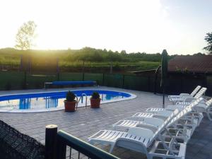 Charming Apartment in Rakovica with Shared Pool
