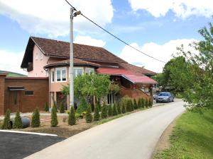 Charming Apartment in Rakovica with Shared Pool