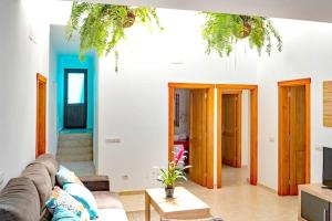 Comfortable House in Tías with Free Parking