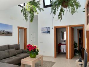 Comfortable House in Tías with Free Parking