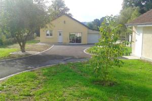 Maisons de vacances Maison de 4 chambres avec vue sur le lac et jardin clos a Thil sur Arroux : photos des chambres