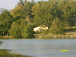 Maisons de vacances Maison de 4 chambres avec vue sur le lac et jardin clos a Thil sur Arroux : photos des chambres