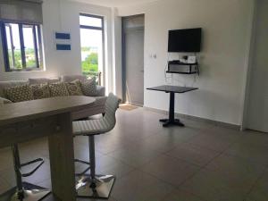 Contemporary Seaview Apartment in Flic en Flac + pool