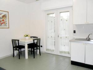 obrázek - One bedroom apartement with enclosed garden and wifi at Matera