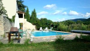 Charmante villa à Dauphin avec piscine privée et jardin