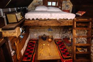 Cosy Chalet in Gospić with Jacuzzi and Mountain View
